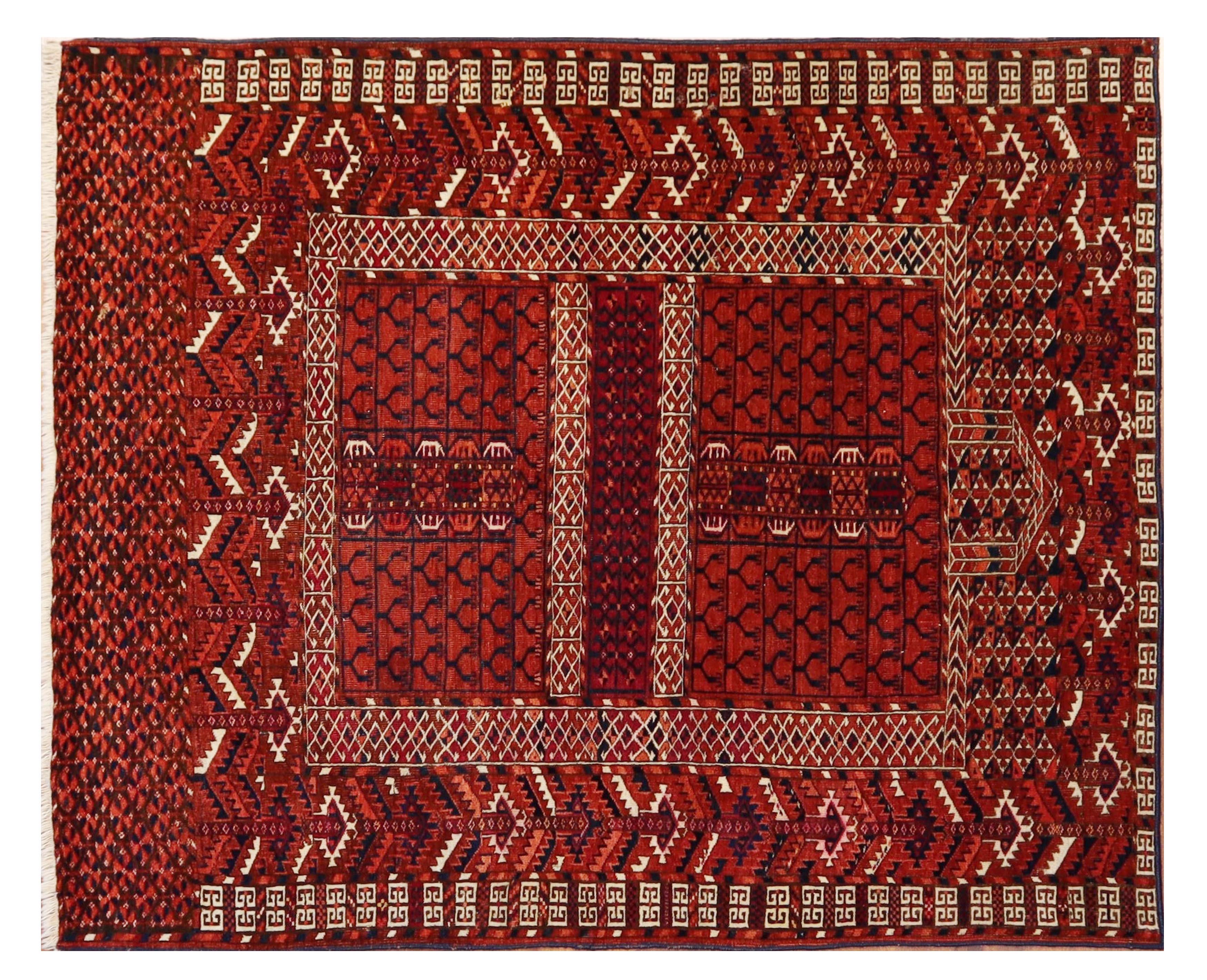 Tekke rug, 4'0" x 5'0", from Turkmenistan